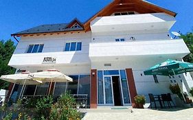 Bar-Restaurant-Hotel-Familja